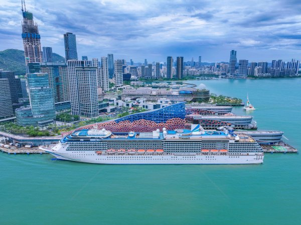 港联证券 “爱达・地中海号”邮轮开启深圳首航，爱达·魔都号明年也将抵深